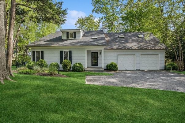 Attached, Exterior, Facade, Cape Cod