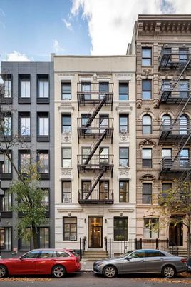 Exterior, Facade, Rowhouse