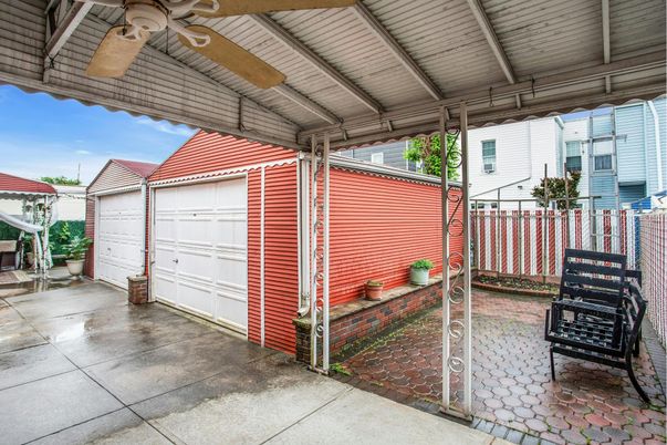 Detached Garage, Exterior