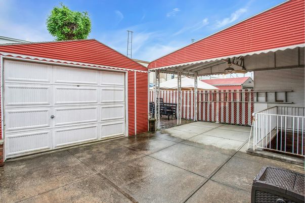 Detached Garage, Exterior