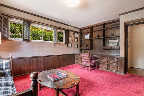 Home Office, Interior