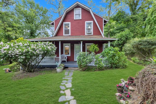 Exterior, Facade, Queen Anne Victorian