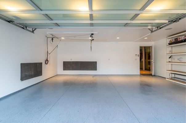 Garage, Interior