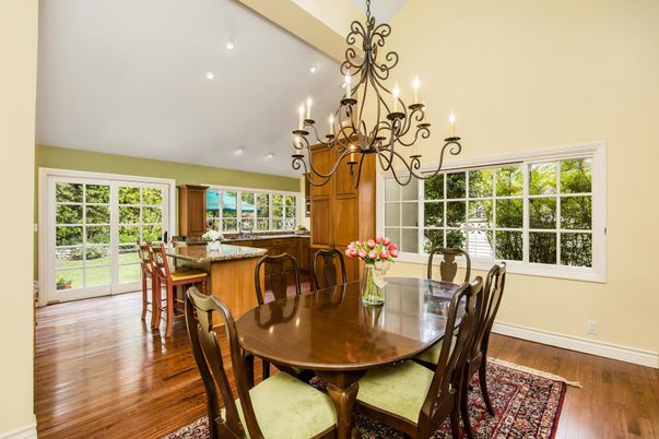 Chandelier, Dining room, Interior, Recessed Lighting, Wood Texture Flooring