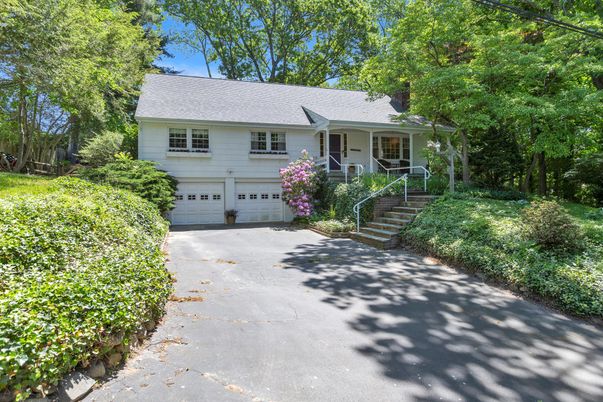 Attached, Exterior, Facade, Cape Cod