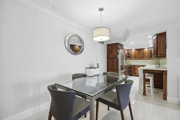Dining room, Interior, Kitchen, Pendant Lights, Recessed Lighting, Stainless Steel Appliances