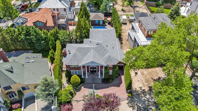 Exterior, Drone