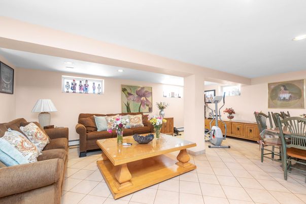 Dining room, Fitness Equipment, Interior, Living room, Recessed Lighting