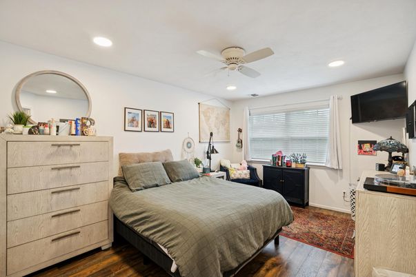 Bedroom, Interior, Recessed Lighting, Water, Wood Texture Flooring
