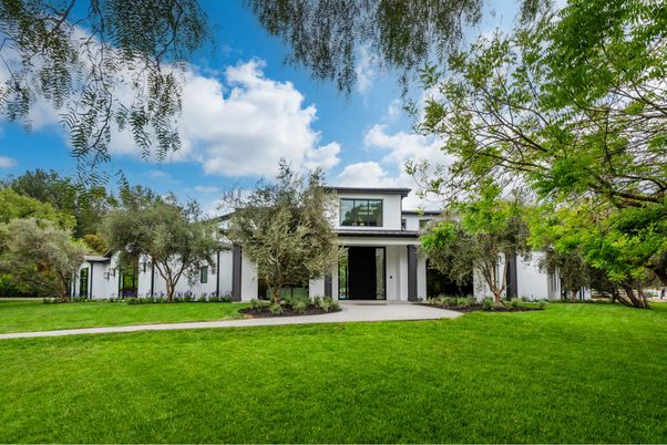 Backyard, Exterior, Facade, Modern