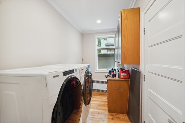 Interior, Recessed Lighting, Washer, Wood Texture Flooring