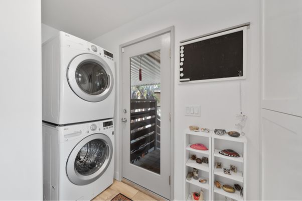 Interior, Utility Closets, Washer, Wood Texture Flooring