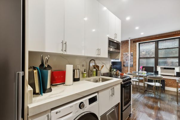 Dining room, Interior, Kitchen, Recessed Lighting, Washer, Wood Texture Flooring