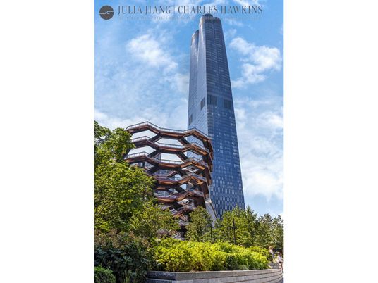 Exterior, Facade, Highrise