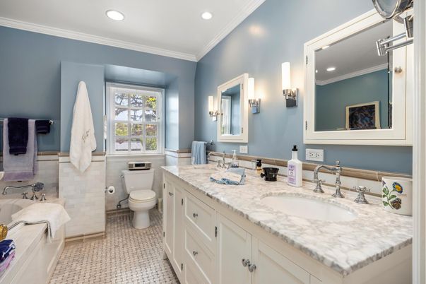 Bathroom, Dual Sink Vanities, Interior, Recessed Lighting