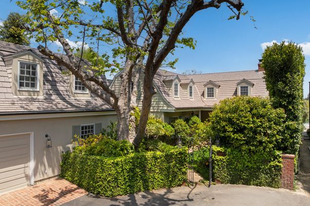 Exterior, Facade, Cape Cod