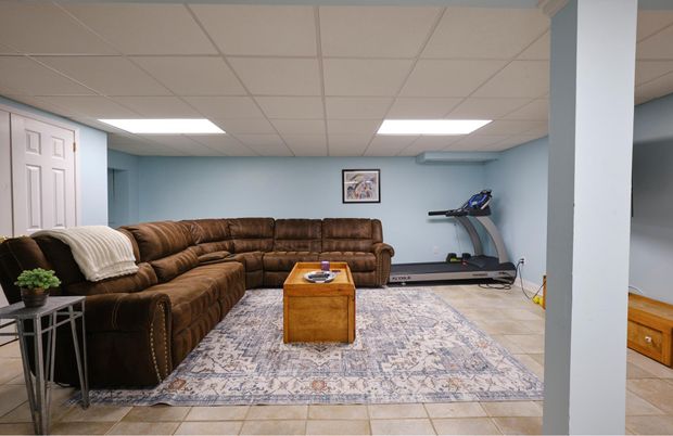 Fitness Equipment, Interior, Living room, Recessed Lighting