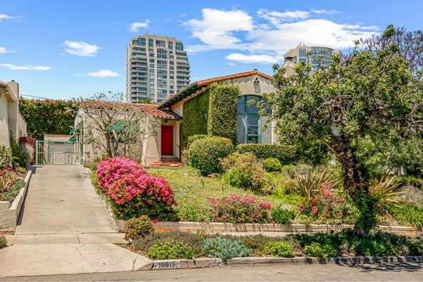 Exterior, Facade, Spanish Mediterranean
