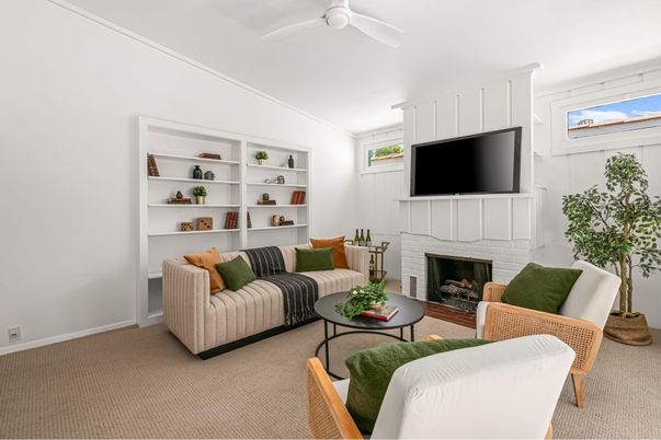 Fireplace, Interior, Living room