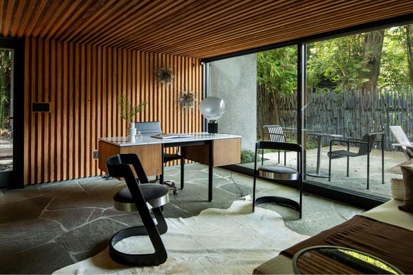 Home Office, Interior