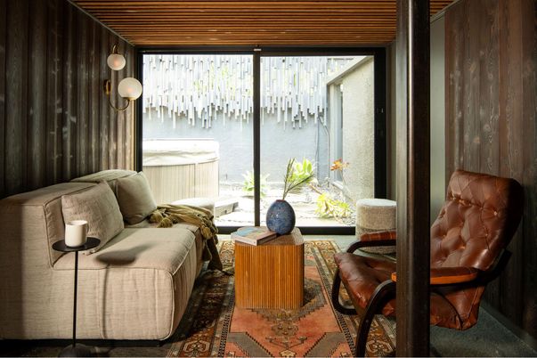 Hot Tub, Interior, Living room