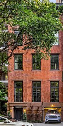 Exterior, Facade, Brick Facade, Rowhouse