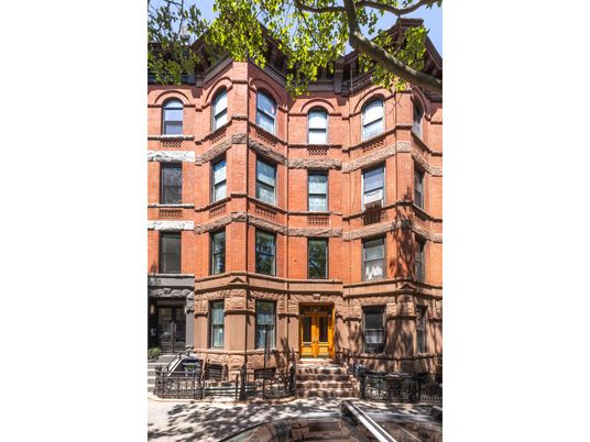Exterior, Facade, Rowhouse