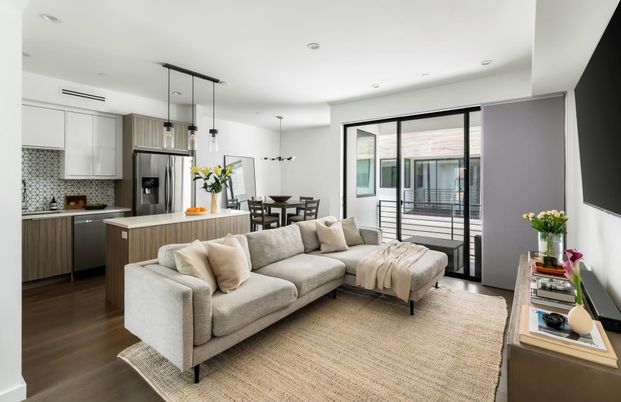 Dining room, Interior, Kitchen, Living room, Pendant Lights, Recessed Lighting, Stainless Steel Appliances, Wood Texture Flooring