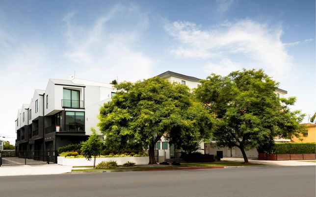 Exterior, Facade, Modern