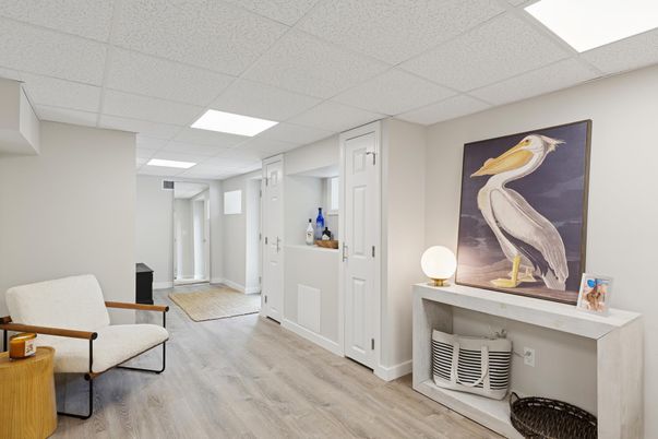Interior, Recessed Lighting, Wood Texture Flooring