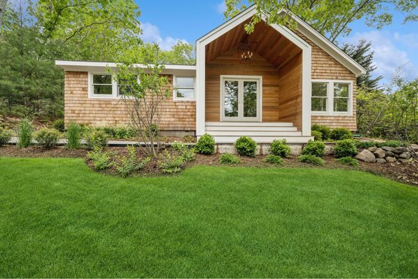 Exterior, Facade, Log Home