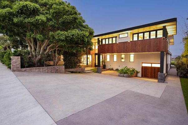 Backyard, Exterior, Facade, Modern