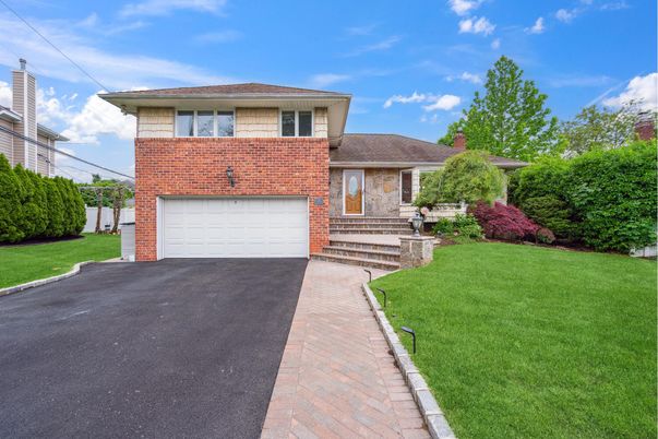 Attached, Exterior, Facade, Brick Facade, Split Level