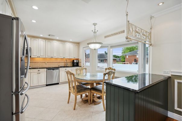 Dining room, Interior, Kitchen, Pendant Lights, Recessed Lighting, Stainless Steel Appliances