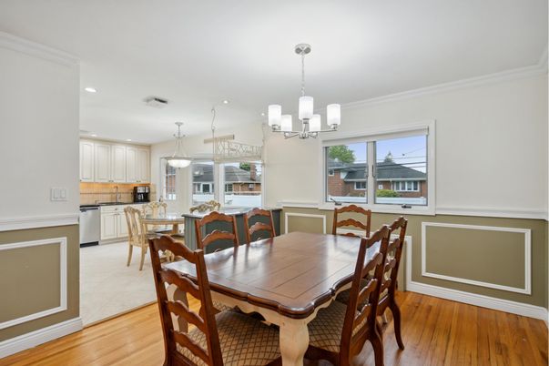 Chandelier, Dining room, Interior, Kitchen, Pendant Lights, Recessed Lighting, Wood Texture Flooring