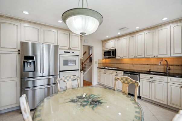Dining room, Interior, Kitchen, Recessed Lighting, Stainless Steel Appliances