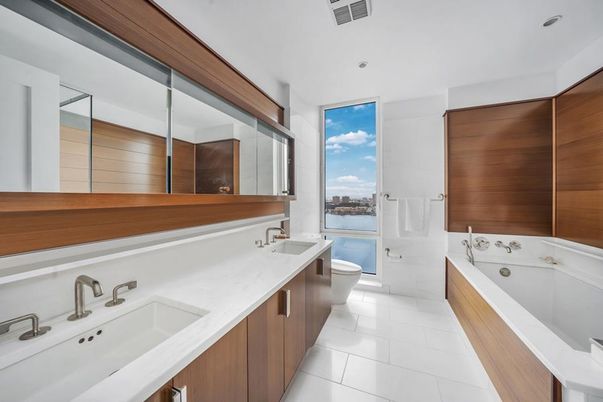 Bathroom, Dual Sink Vanities, Interior, Recessed Lighting, Water