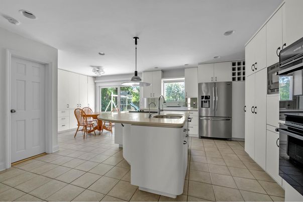 Dining room, Interior, Kitchen, Pendant Lights, Recessed Lighting, Stainless Steel Appliances