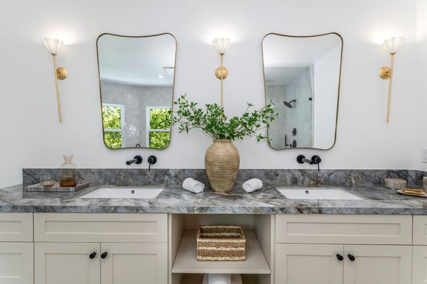 Bathroom, Dual Sink Vanities, Interior