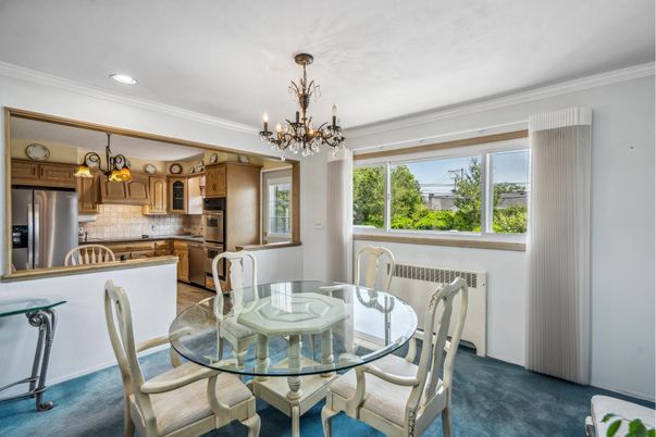 Chandelier, Dining room, Interior, Kitchen, Recessed Lighting, Stainless Steel Appliances