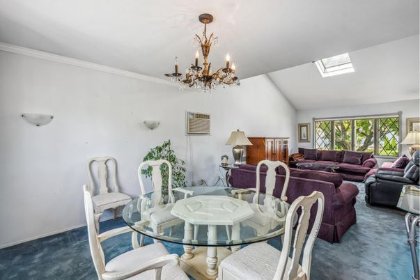 Chandelier, Dining room, Interior, Living room