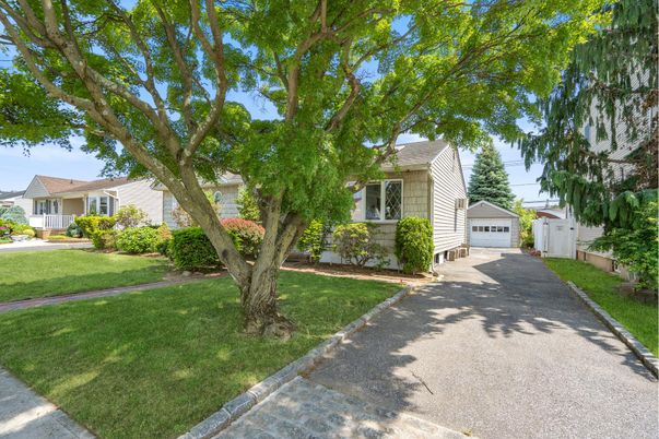 Detached Garage, Exterior