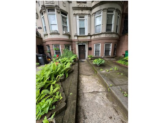 Exterior, Facade, Brownstone