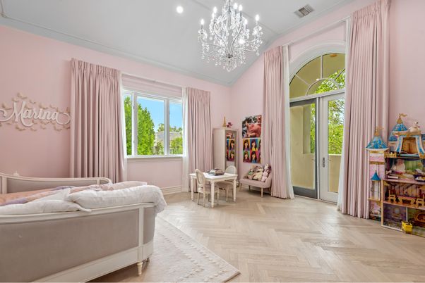 Chandelier, Interior, Recessed Lighting, Wood Texture Flooring