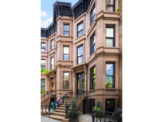 Exterior, Facade, Brownstone