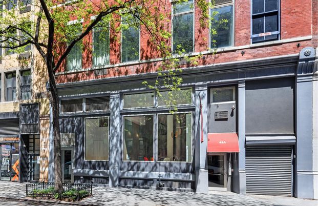Exterior, Facade, Brick Facade, Rowhouse