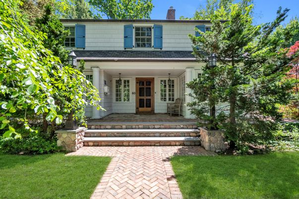 Exterior, Facade, American Foursquare