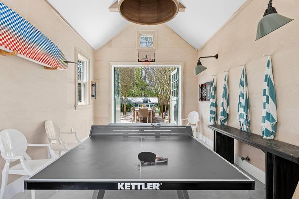 Game Room, Interior