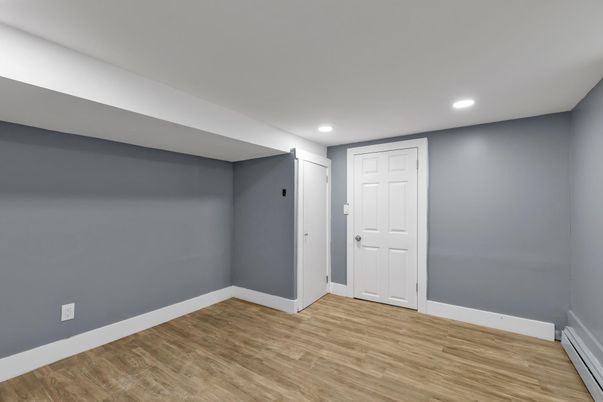 Empty room, Interior, Recessed Lighting, Wood Texture Flooring