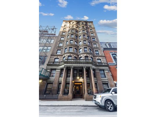 Exterior, Facade, Rowhouse